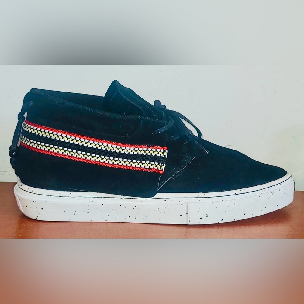 Clear Weather Sneakers Unisex Bombay Suede Men's 7.5Women's 9- Black.